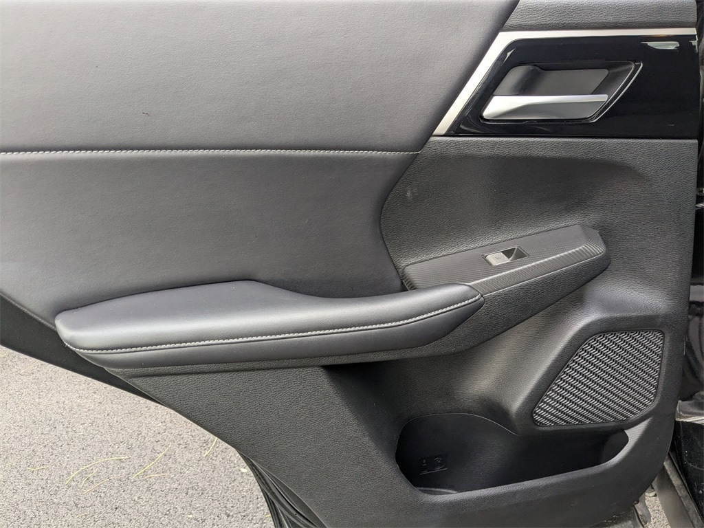 Thumbnail: 2024 Mitsubishi Outlander - 27