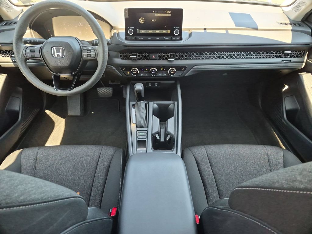 2025 Honda Accord SE - Photo 25