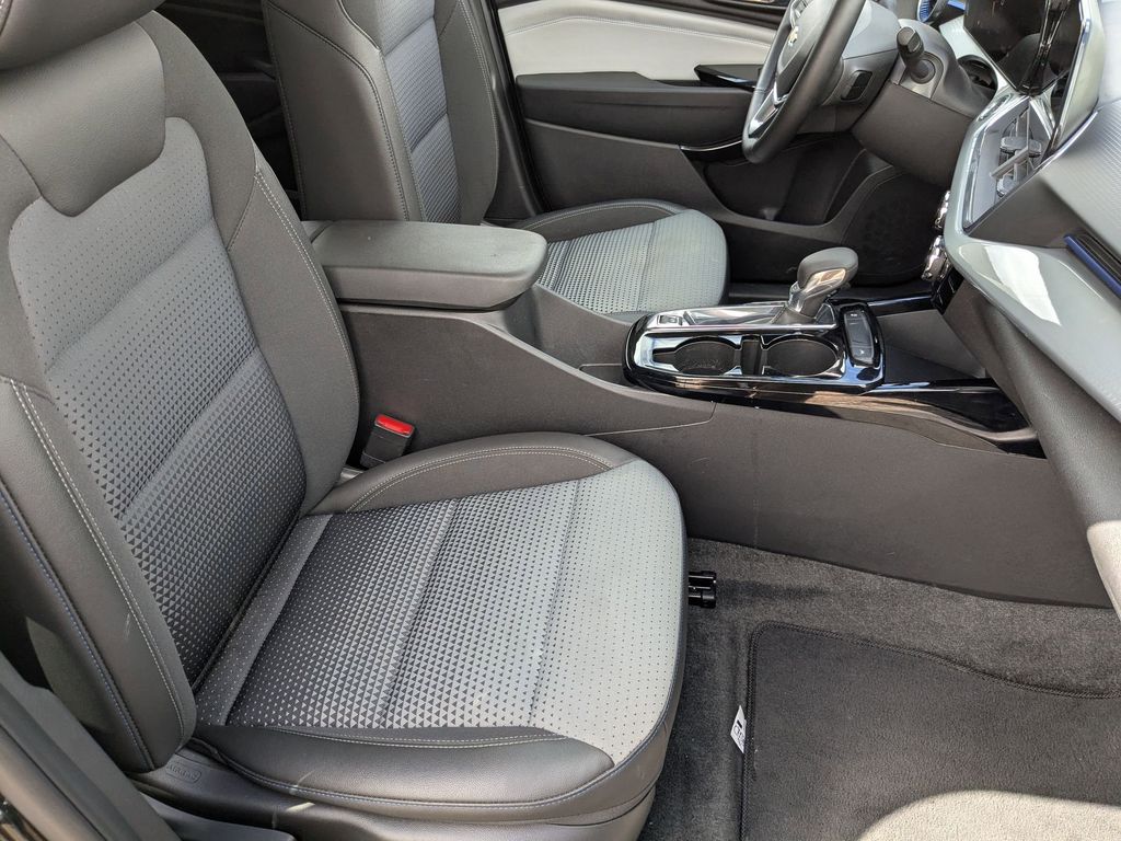 Thumbnail: 2025 Chevrolet Trax - 32