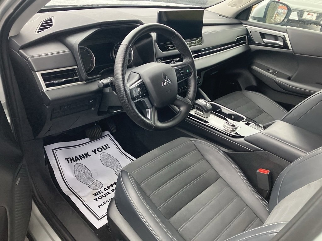 Thumbnail: 2025 Mitsubishi Outlander - 5