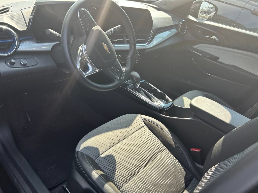 Thumbnail: 2025 Chevrolet Trax - 6