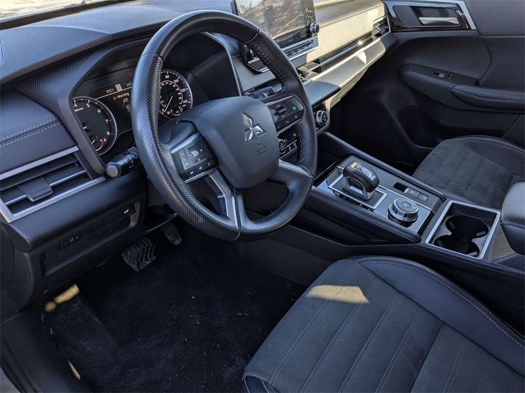 Thumbnail: 2024 Mitsubishi Outlander - 17