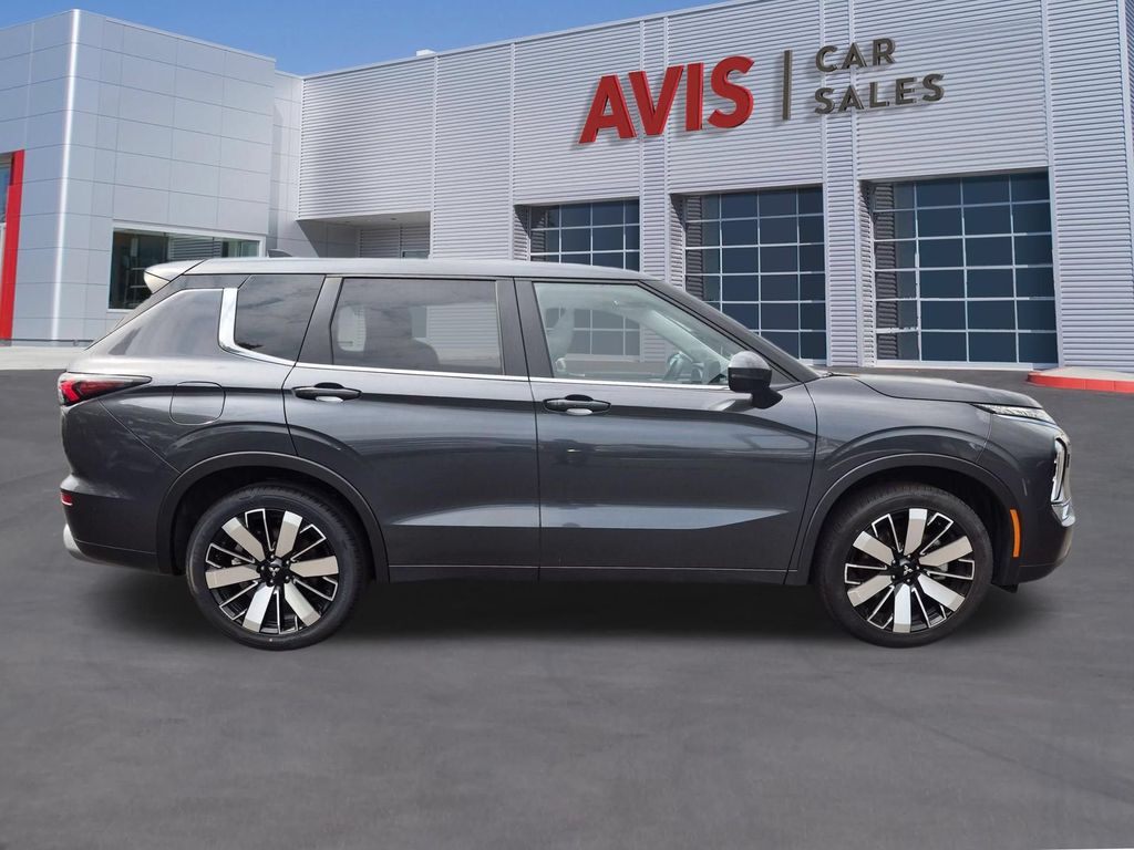 Thumbnail: 2025 Mitsubishi Outlander - 5