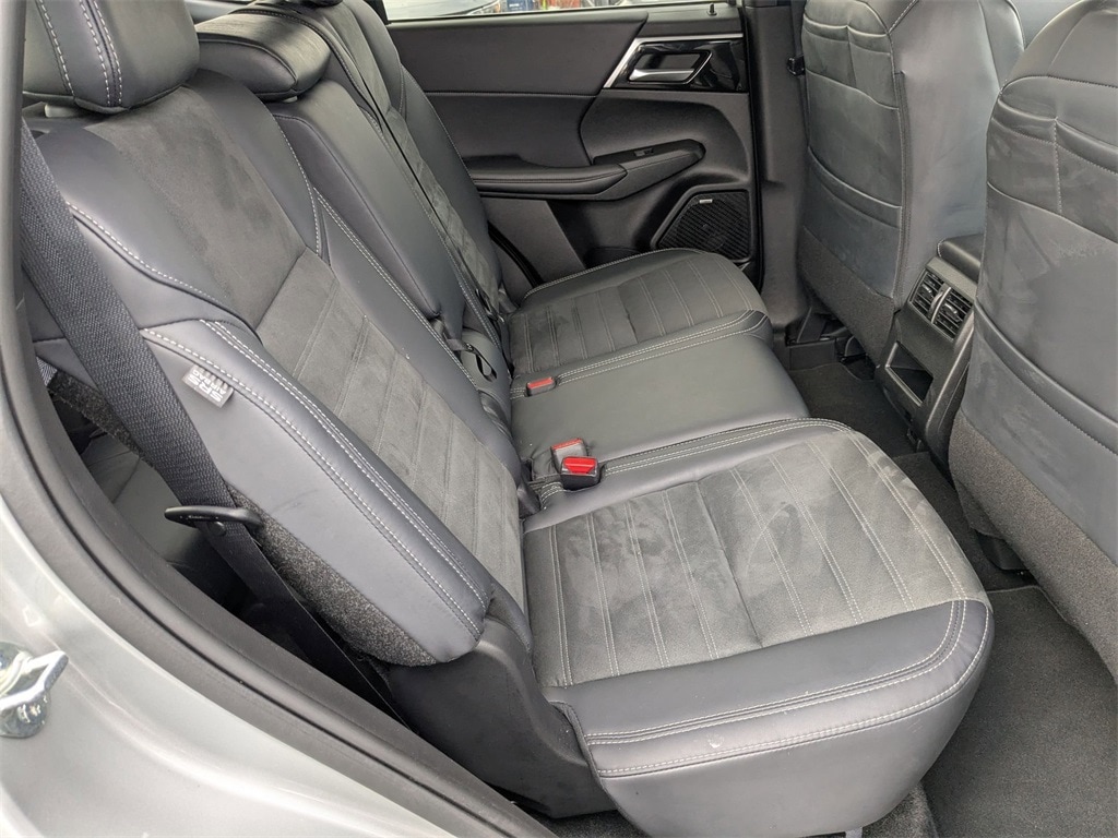 Thumbnail: 2025 Mitsubishi Outlander - 35