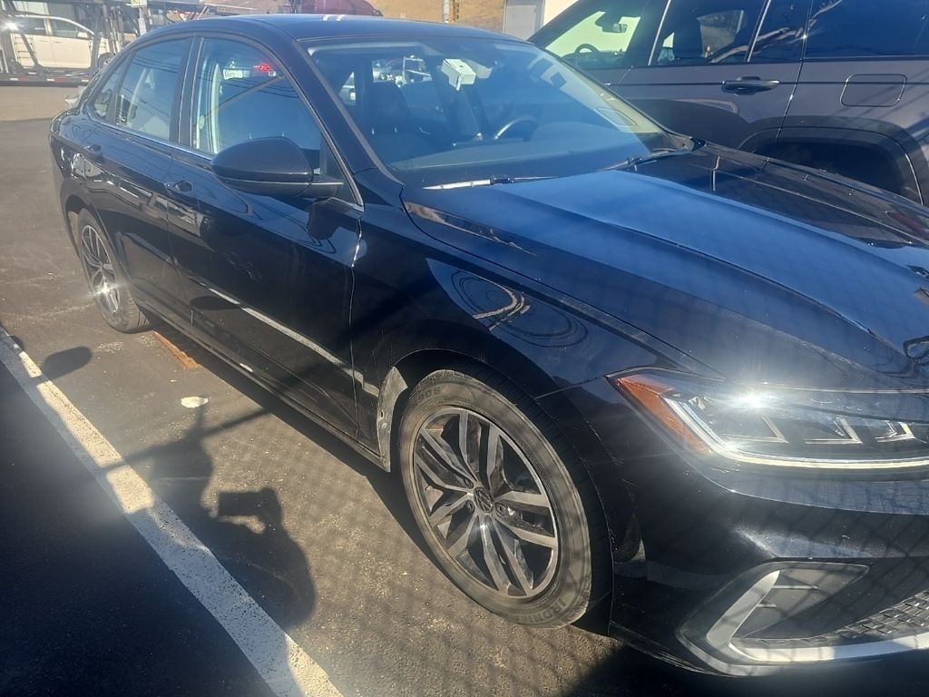 Certified 2025 Volkswagen Jetta 1.5T SE Sedan