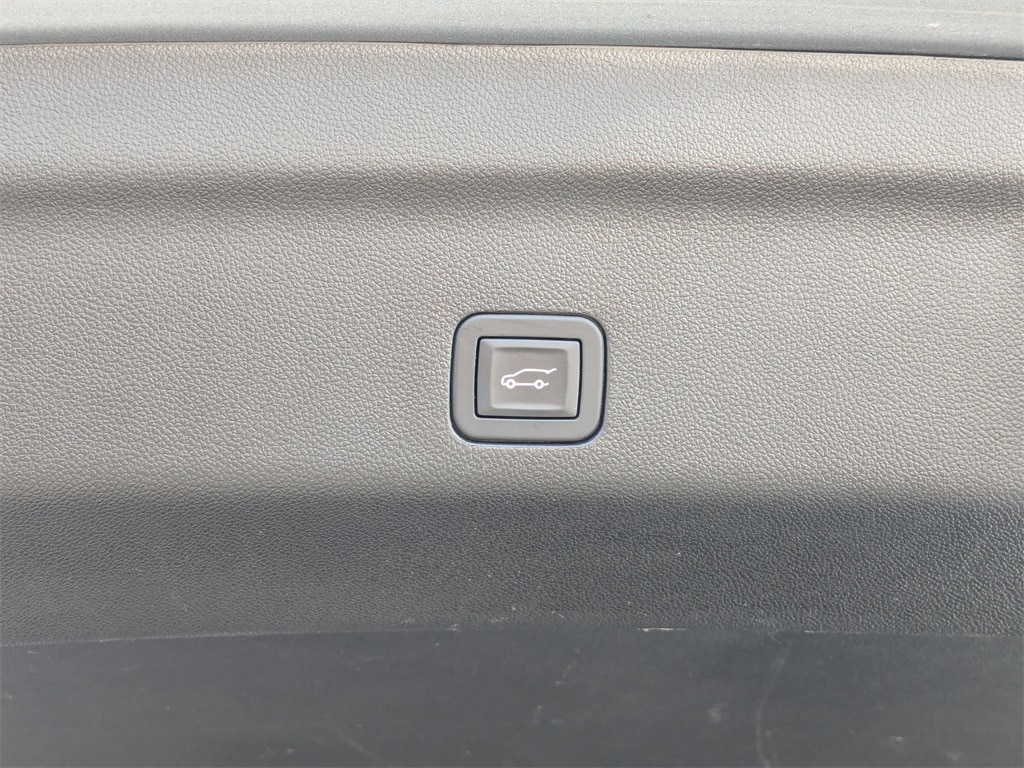 Thumbnail: 2025 Chevrolet Suburban - 37