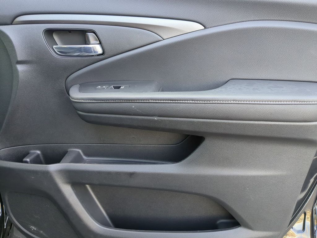 Thumbnail: 2025 Honda Ridgeline - 33