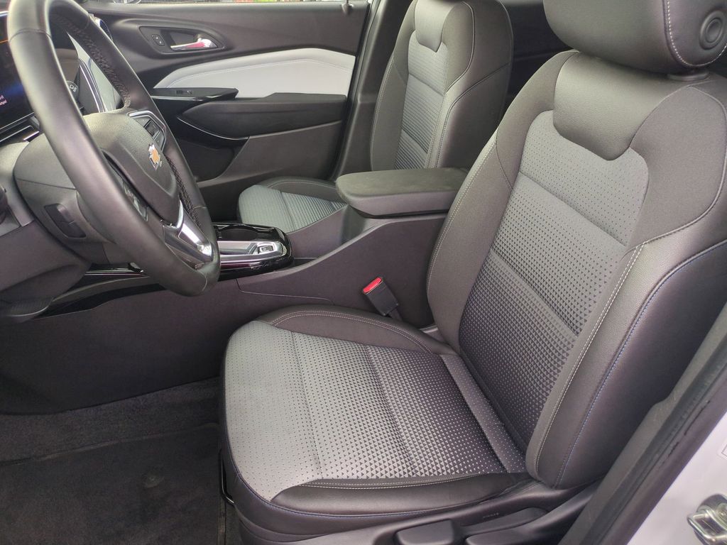 Thumbnail: 2025 Chevrolet Trax - 19
