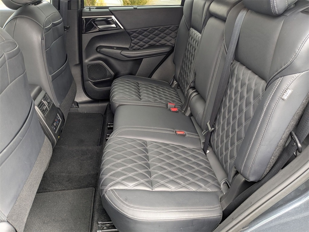 Thumbnail: 2024 Mitsubishi Outlander - 32