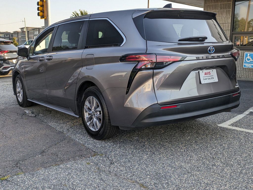 Thumbnail: 2022 Toyota Sienna - 6