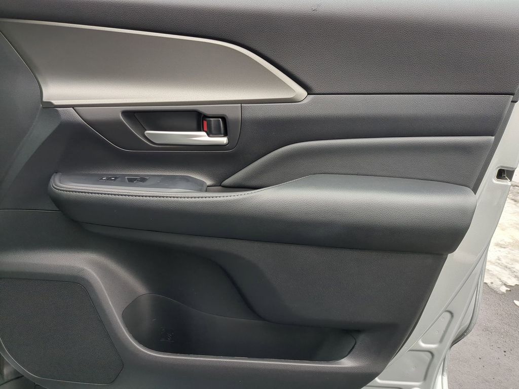 Thumbnail: 2025 Toyota Grand Highlander - 36