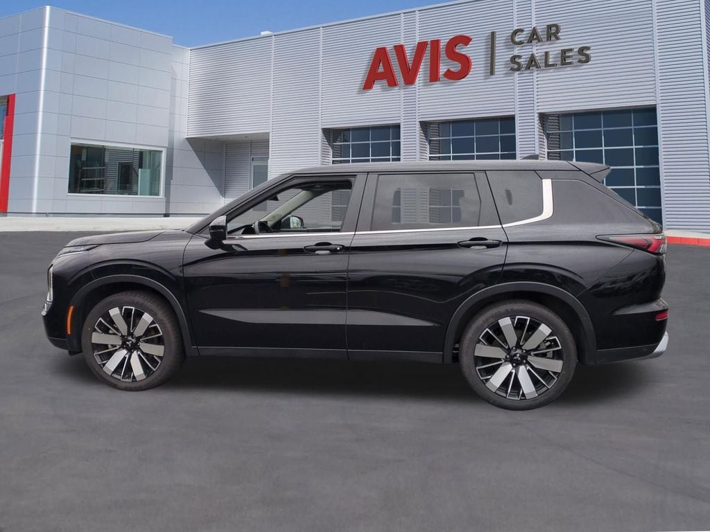 Thumbnail: 2025 Mitsubishi Outlander - 11