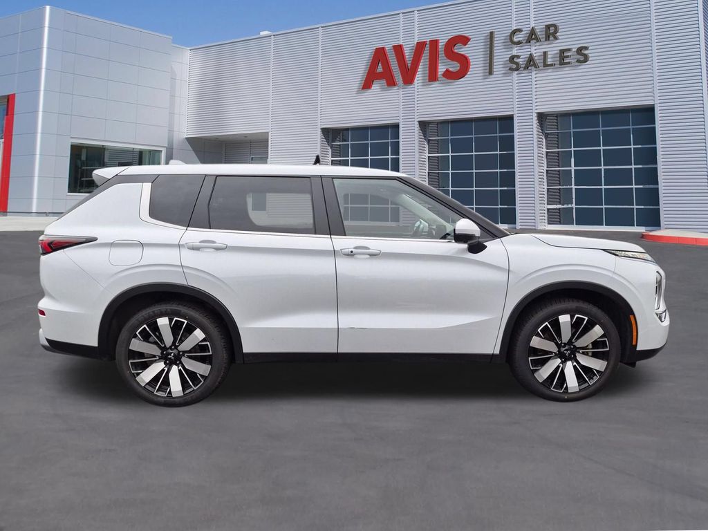 Thumbnail: 2025 Mitsubishi Outlander - 5