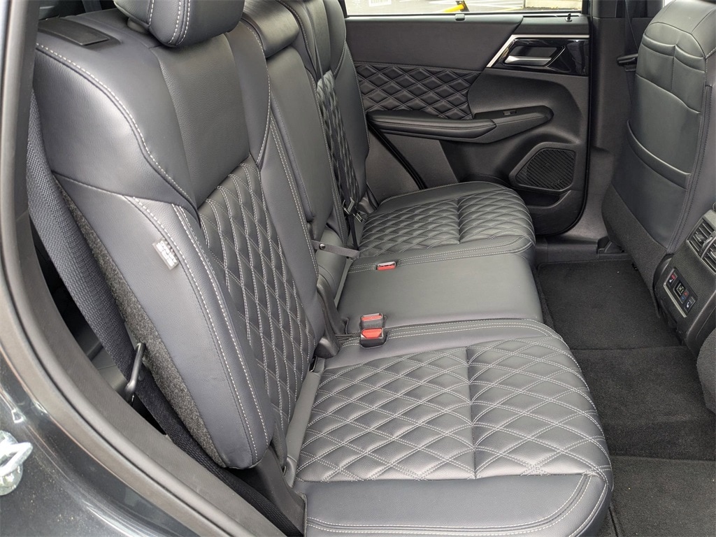 Thumbnail: 2024 Mitsubishi Outlander - 39