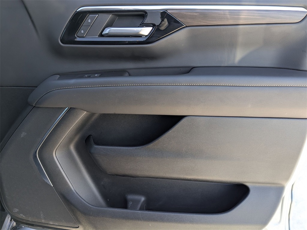 Thumbnail: 2025 Chevrolet Suburban - 39