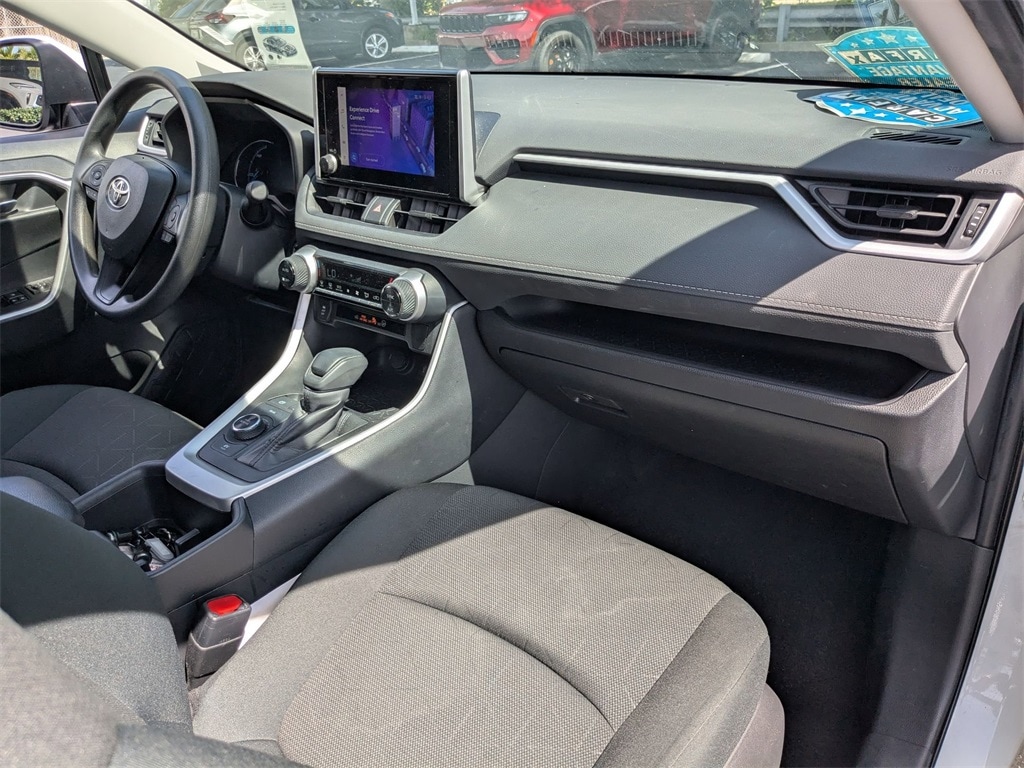 Thumbnail: 2024 Toyota RAV4 - 31