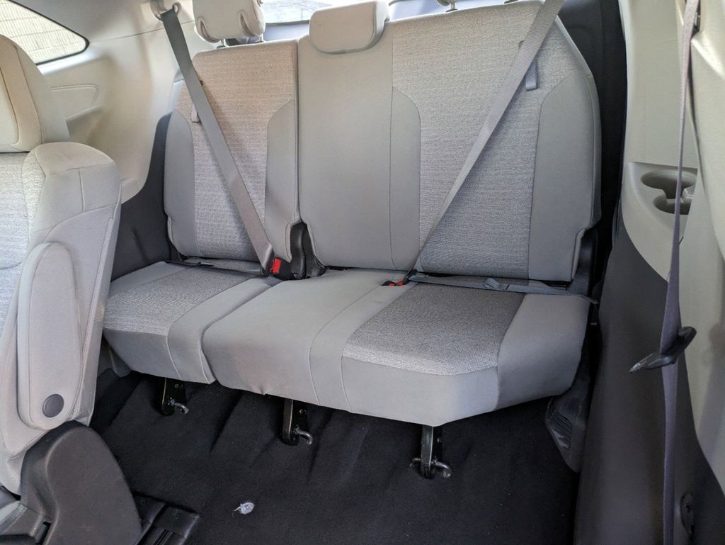 Thumbnail: 2022 Toyota Sienna - 27