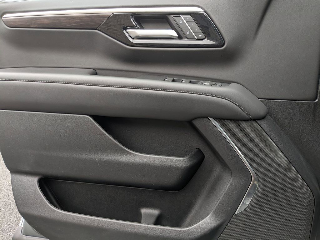 Thumbnail: 2025 Chevrolet Tahoe - 11