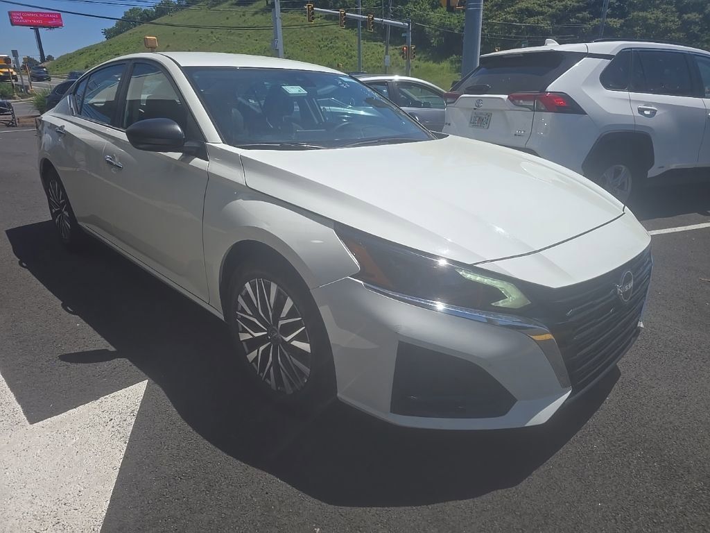 Thumbnail: 2025 Nissan Altima - 3