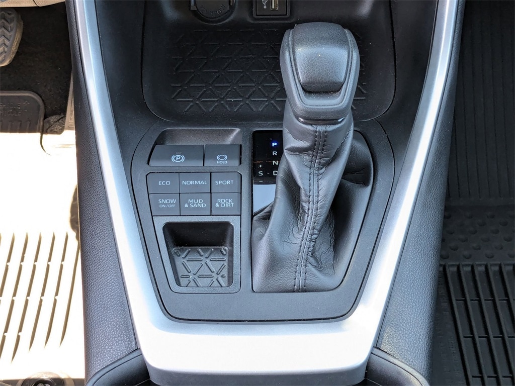 Thumbnail: 2024 Toyota RAV4 - 25