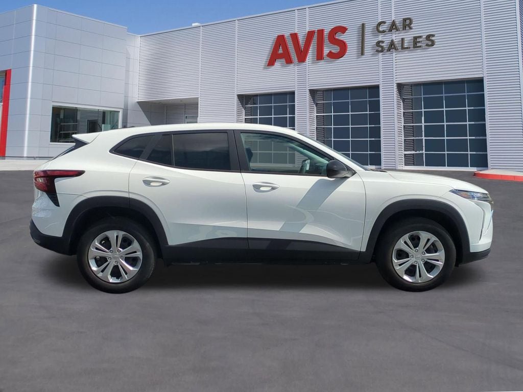 Thumbnail: 2025 Chevrolet Trax - 5