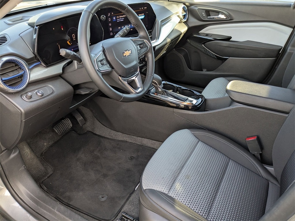 Thumbnail: 2025 Chevrolet Trax - 16