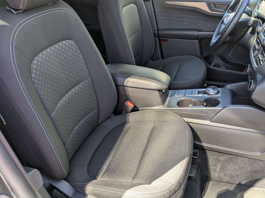 Thumbnail: 2025 Ford Escape - 31