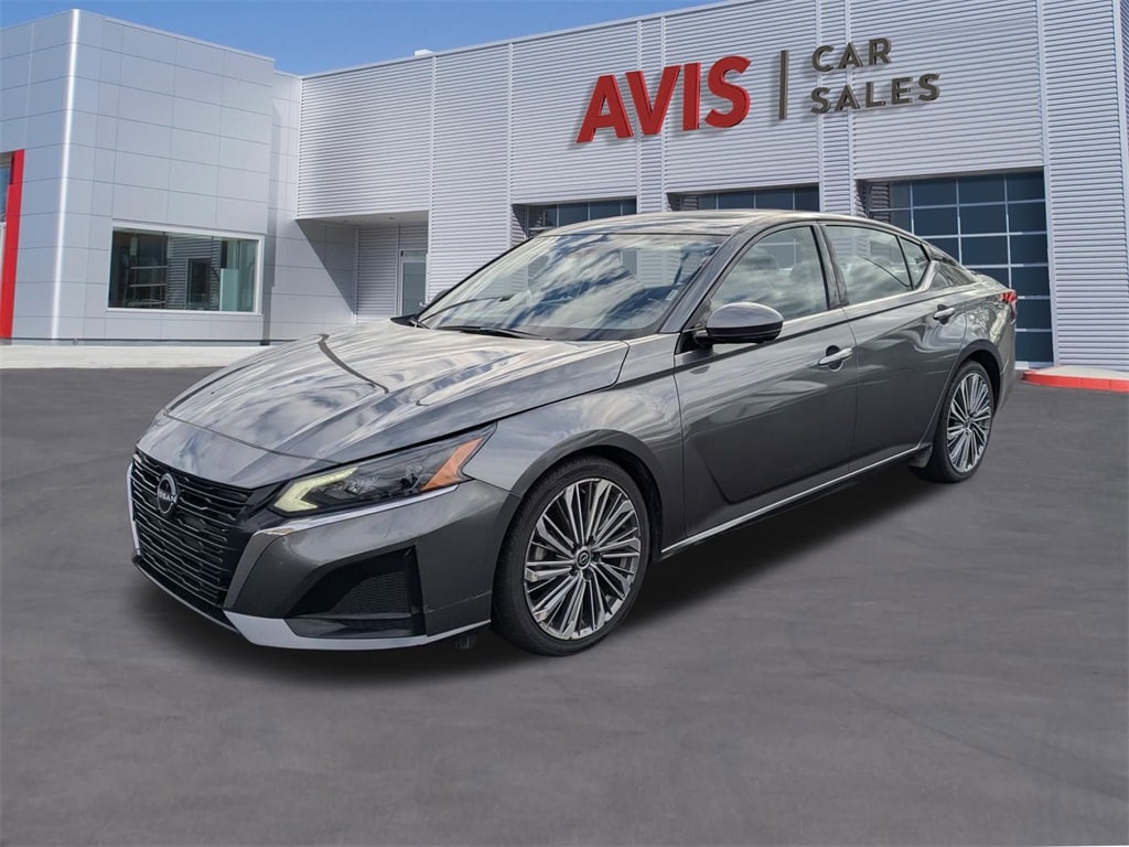 2023 Nissan Altima SL's photo