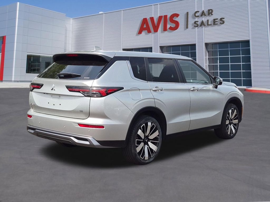 Thumbnail: 2025 Mitsubishi Outlander - 6