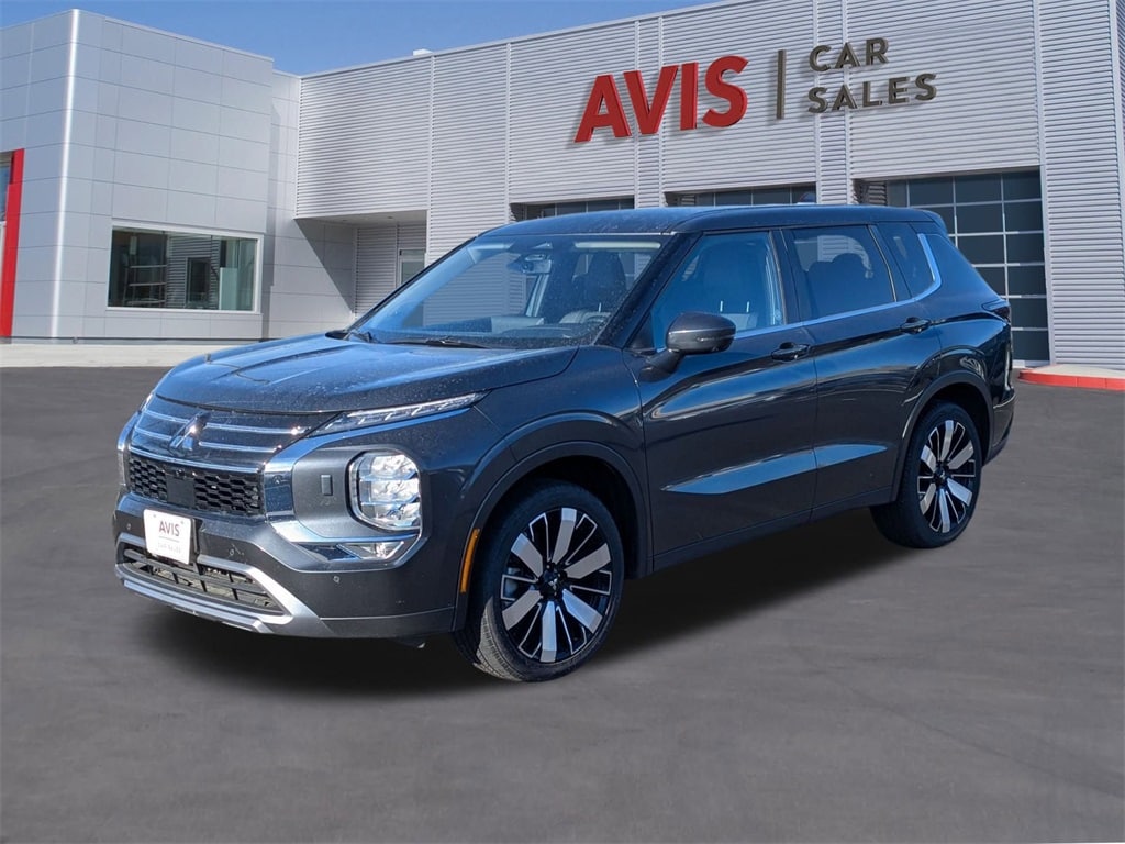 2025 Mitsubishi Outlander SE's photo