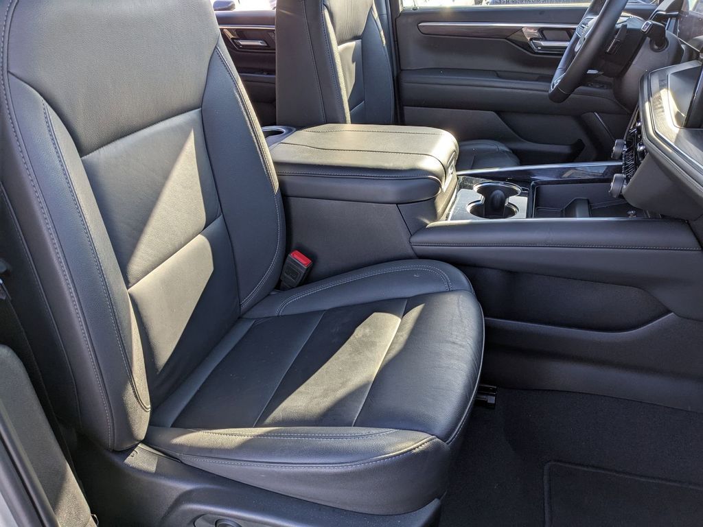 Thumbnail: 2025 Chevrolet Suburban - 41