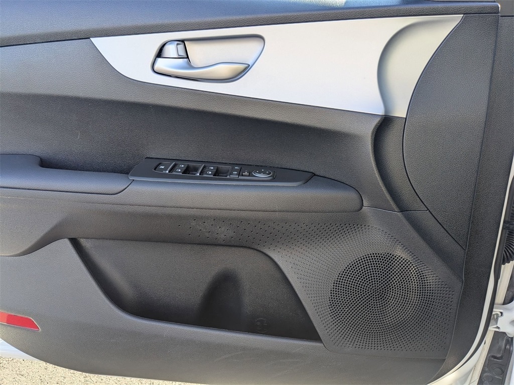 Thumbnail: 2024 Kia Forte - 10