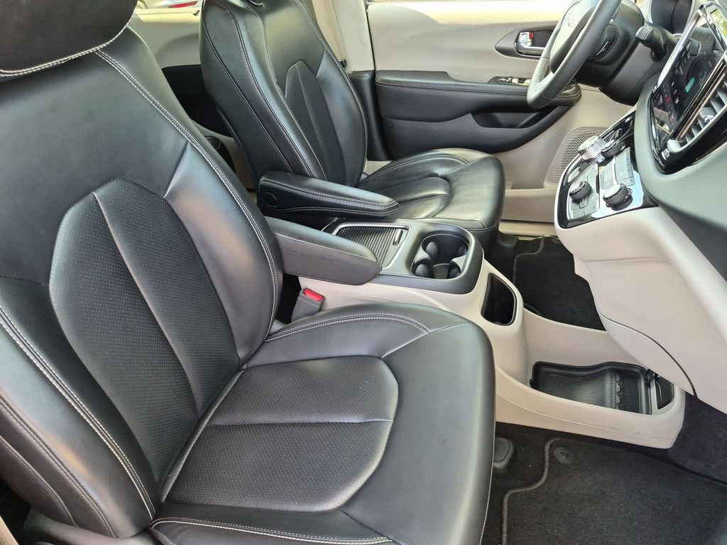 Thumbnail: 2023 Chrysler Pacifica - 31