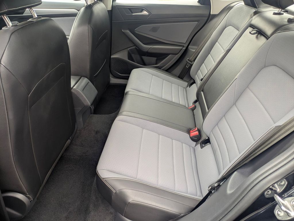 Thumbnail: 2025 Volkswagen Jetta - 30