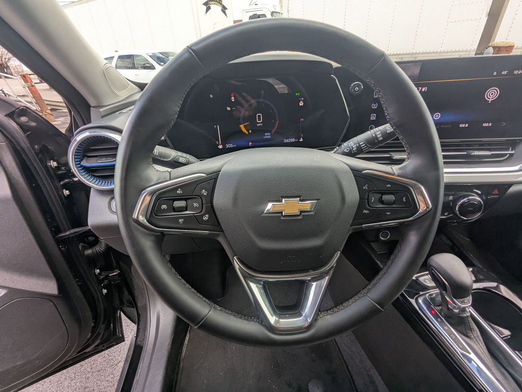 Thumbnail: 2025 Chevrolet Trax - 16