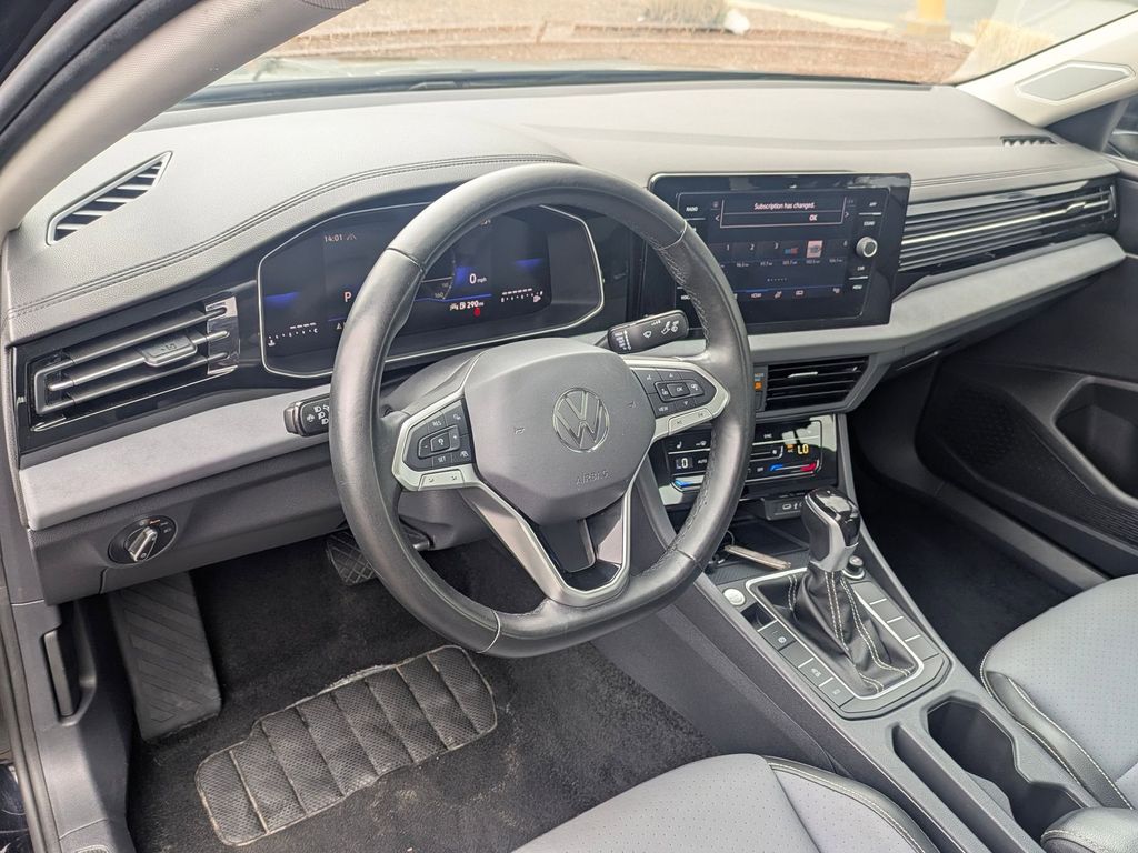 Thumbnail: 2025 Volkswagen Jetta - 18