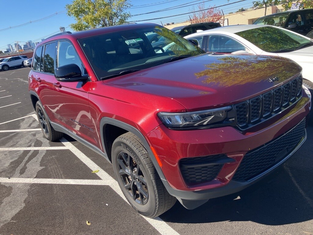 2024 Jeep Grand Cherokee Altitude photo 2
