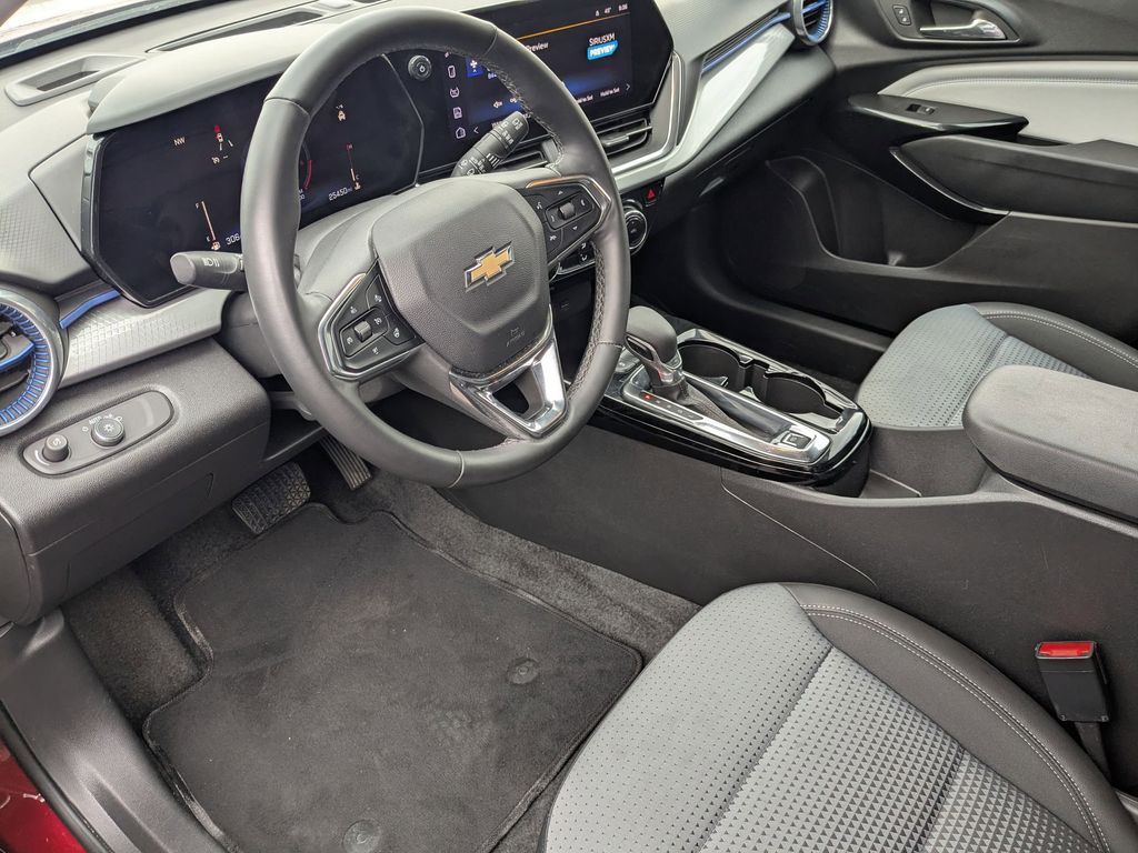 Thumbnail: 2025 Chevrolet Trax - 14