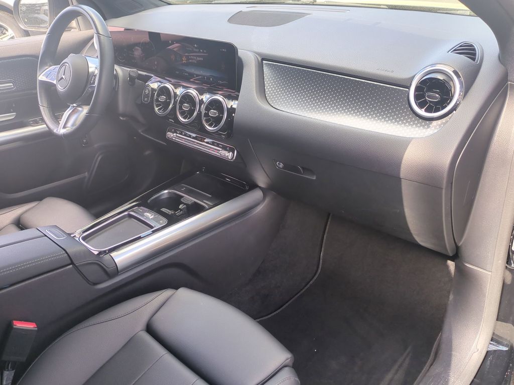 Thumbnail: 2025 Mercedes-Benz GLA - 25