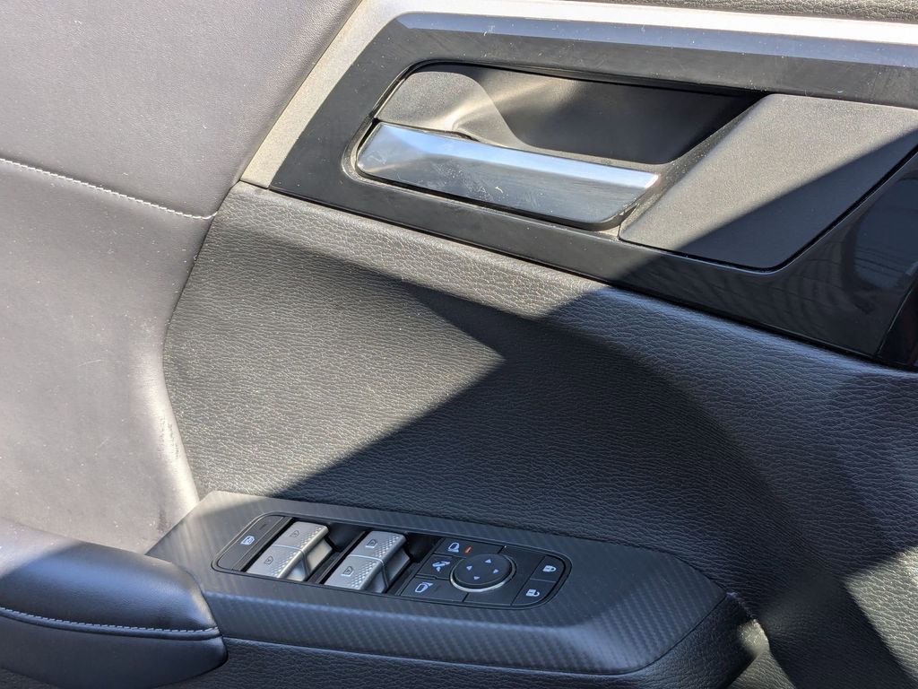 Thumbnail: 2025 Mitsubishi Outlander - 13