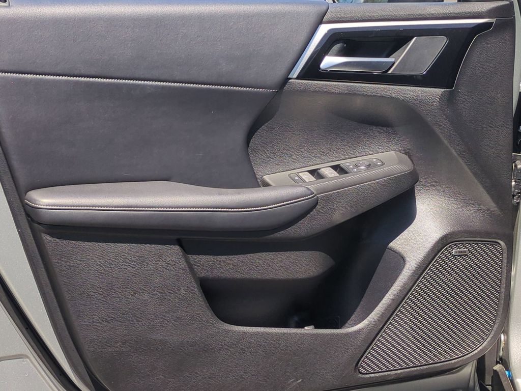 Thumbnail: 2025 Mitsubishi Outlander - 11