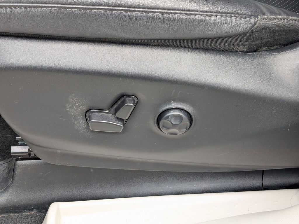 Thumbnail: 2024 Chrysler Pacifica - 14