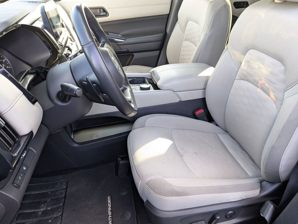 Thumbnail: 2024 Nissan Pathfinder - 18