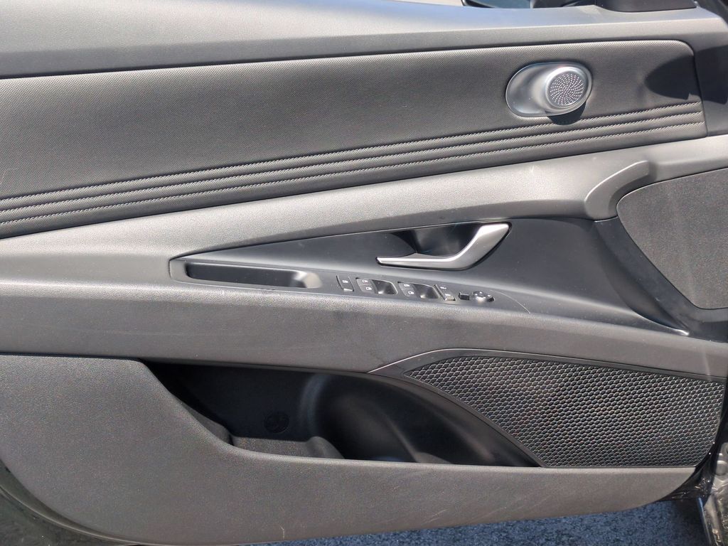 Thumbnail: 2025 Hyundai Elantra - 11