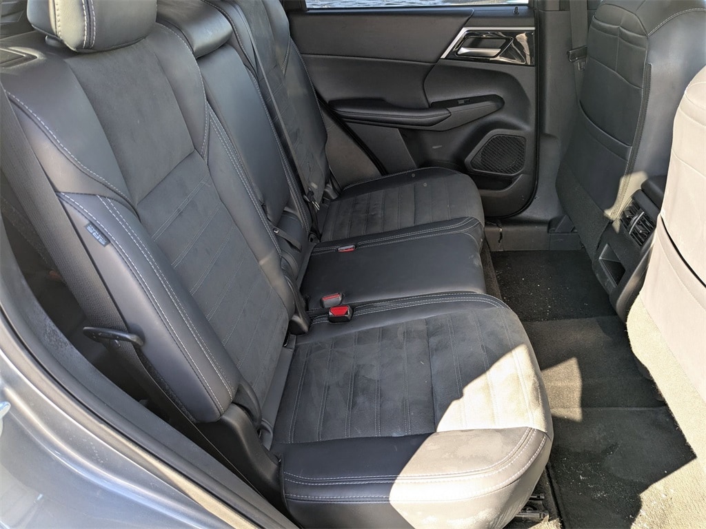 Thumbnail: 2024 Mitsubishi Outlander - 36