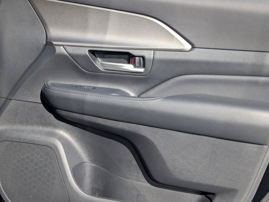 Thumbnail: 2025 Toyota Grand Highlander - 37