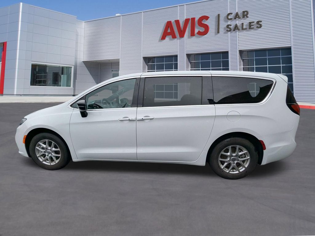 Thumbnail: 2025 Chrysler Pacifica - 10