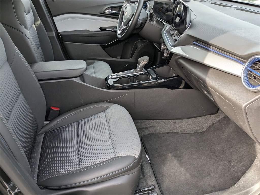 Thumbnail: 2025 Chevrolet Trax - 34