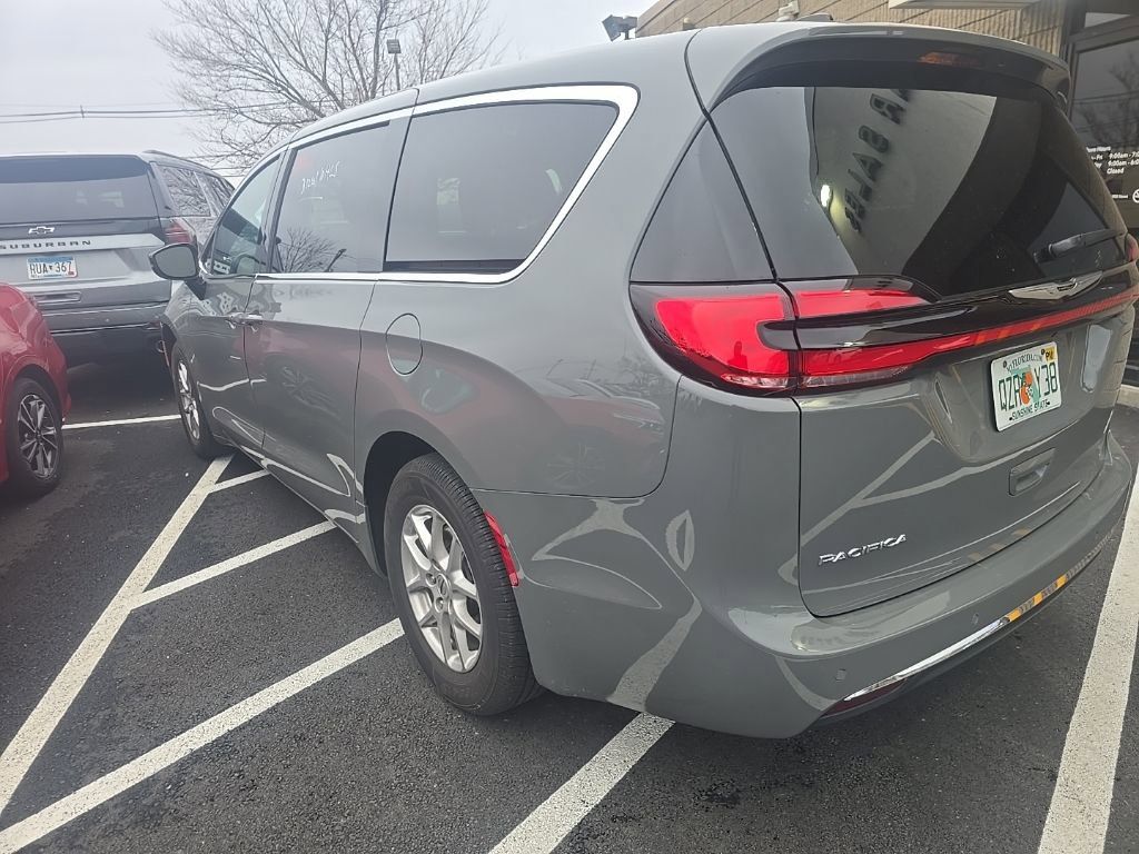 Thumbnail: 2025 Chrysler Pacifica - 4