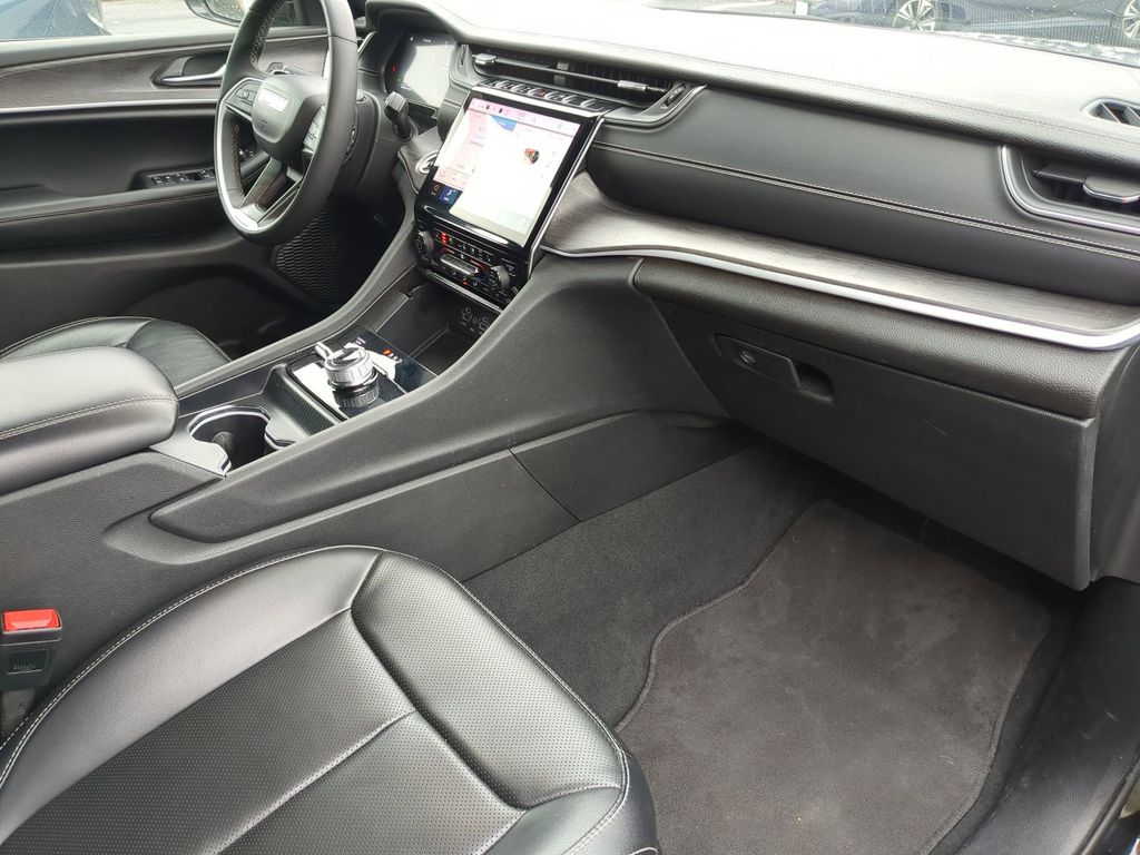 Thumbnail: 2024 Jeep Grand Cherokee L - 33